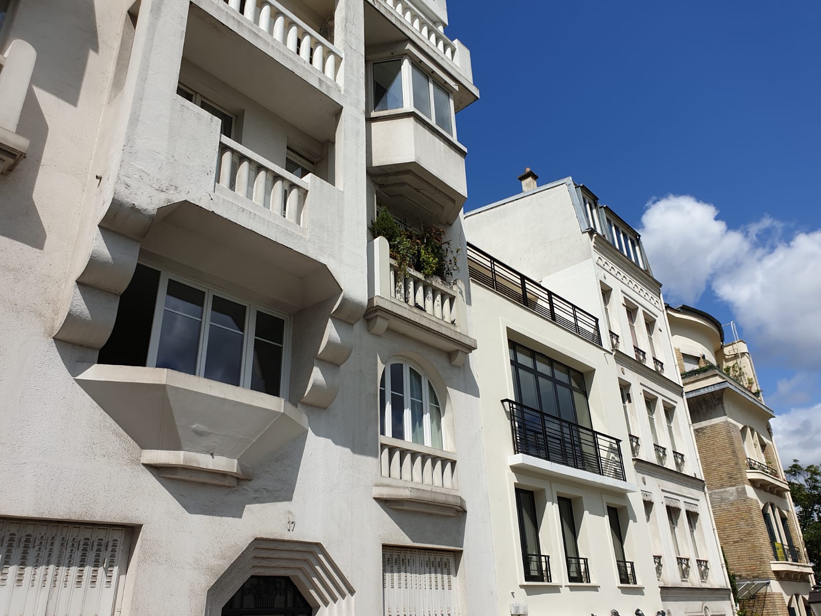 My Montmartre Tours - Typical Art nouveau building